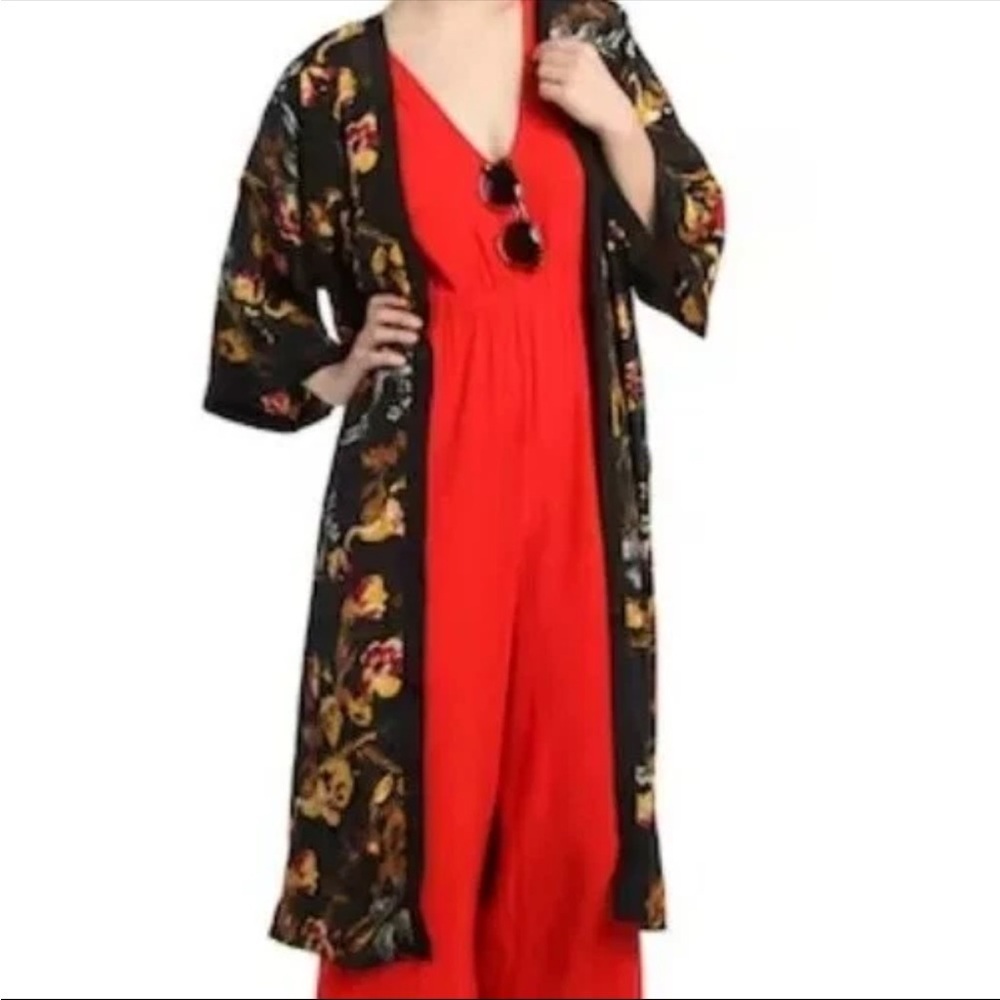 Vince Camuto women's Renaissance Floral
Satin Kimono OS